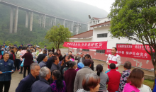 万山区红十字会开展防灾减灾日宣传活动